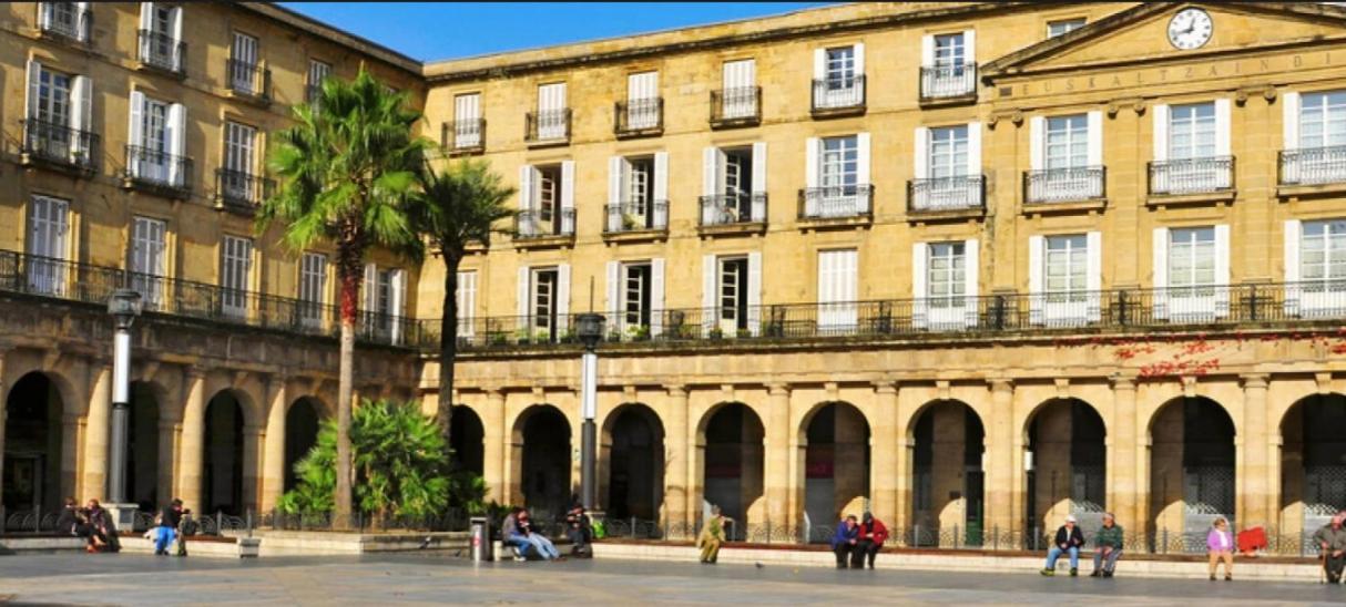A 5 Minutos Andando Del Casco Viejo, Ayuntamiento, Plaza Circular Y Gran Via De Y Proximo A 2 Lineas De Metro Bilbao