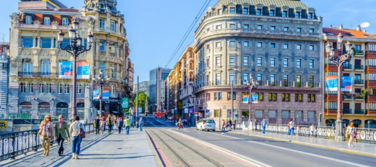 Accommodatie bij particulieren A 5 Minutos Andando Del Casco Viejo, Ayuntamiento, Plaza Circular Y Gran Via De Y Proximo A 2 Lineas De Metro Bilbao